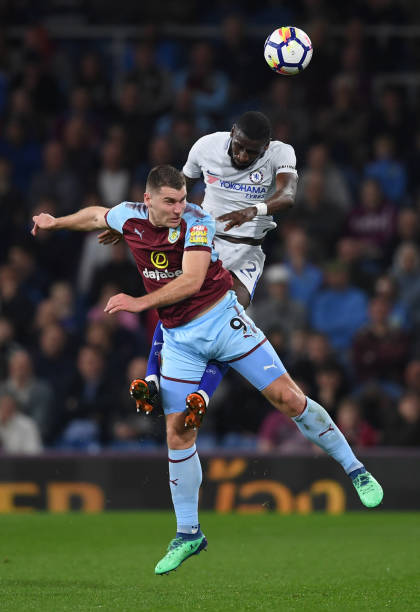 更是在场外 更是在场外